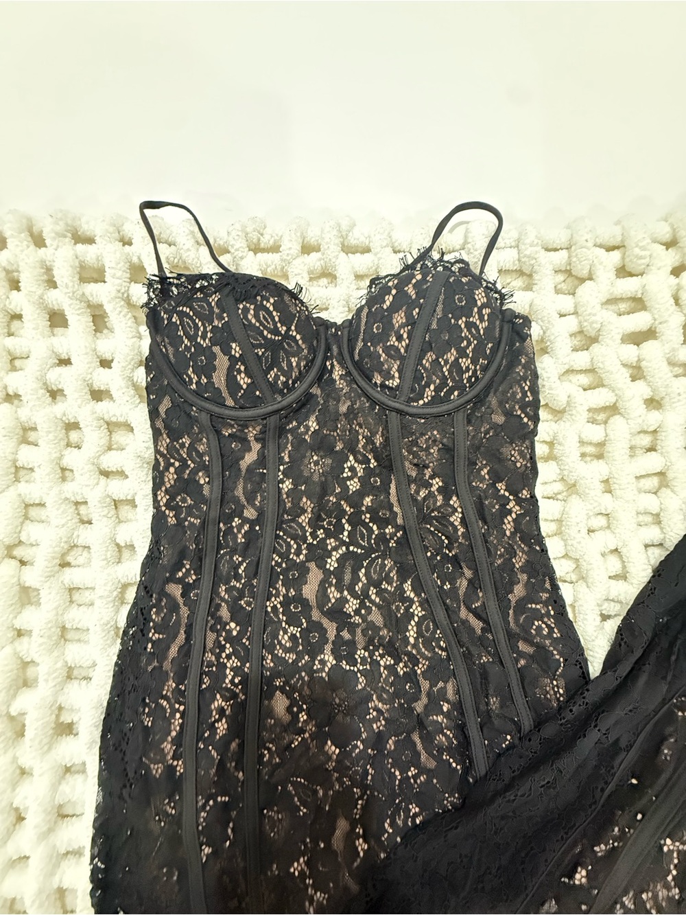 Lace Maxi Dress in Black - Picture 4 of 6